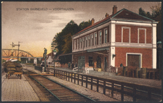 165159 Gezicht op het H.S.M.-station Barneveld-Voorthuizen te Barneveld.